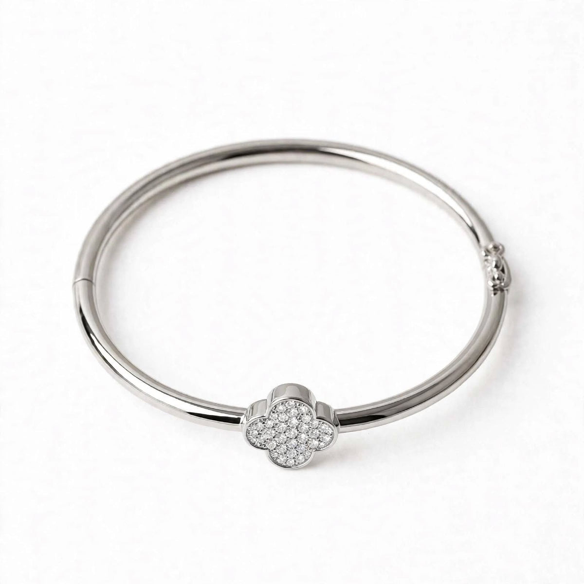 18K Yellow Gold Pavé Diamond Clover Bangle Bracelet