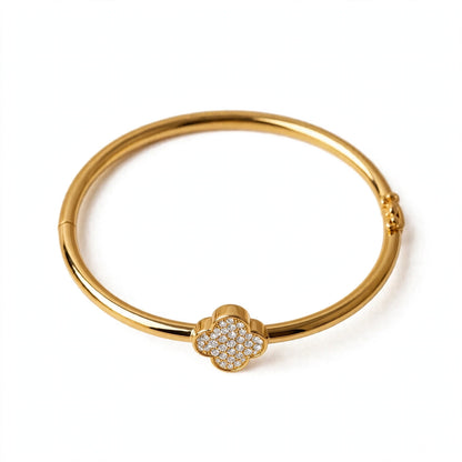 18K Yellow Gold Pavé Diamond Clover Bangle Bracelet