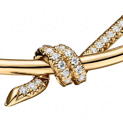 18K Yellow Gold Interlocking Knot Pendant Necklace